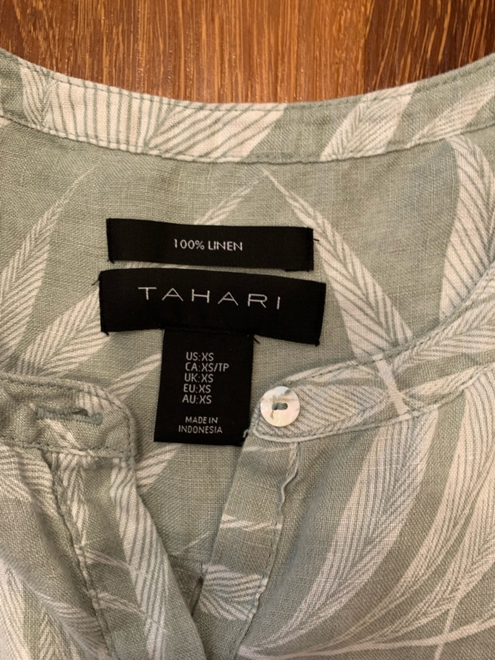 Tahari 100% Linen Sleeveless Top Women's XS Light Green Button Front Botanical - Picture 3 of 7
